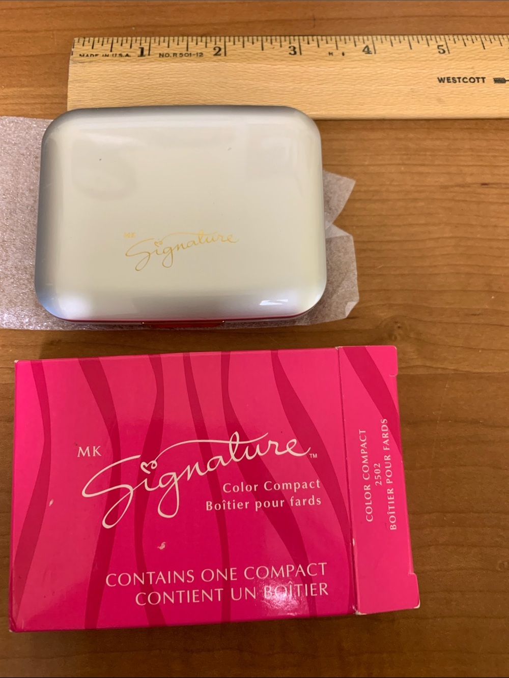 Mary Kay Signature Color Compact for cheek color or eye color